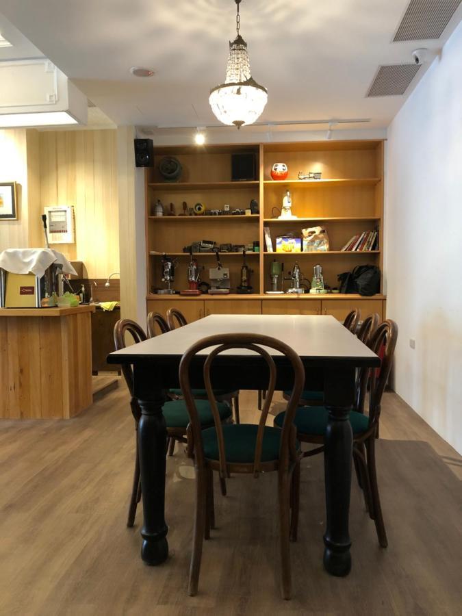 Yoshi Hotel - Tainan Station Branch Exterior photo