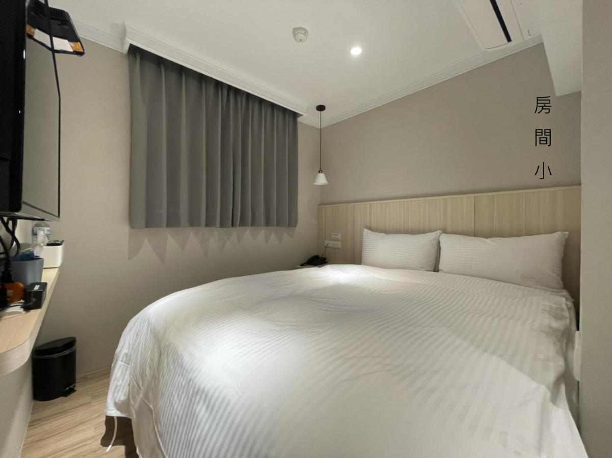 Yoshi Hotel - Tainan Station Branch Exterior photo