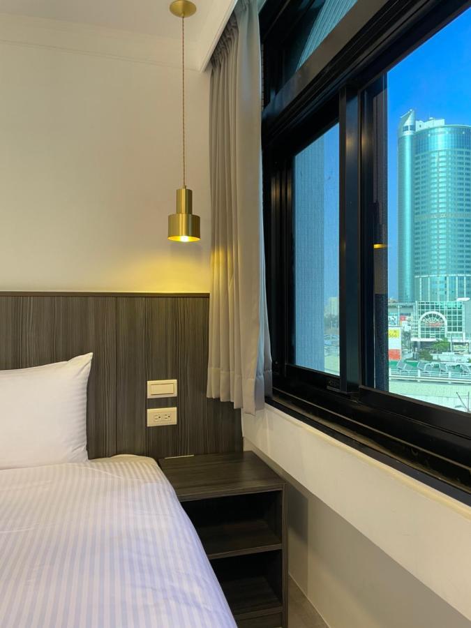 Yoshi Hotel - Tainan Station Branch Exterior photo