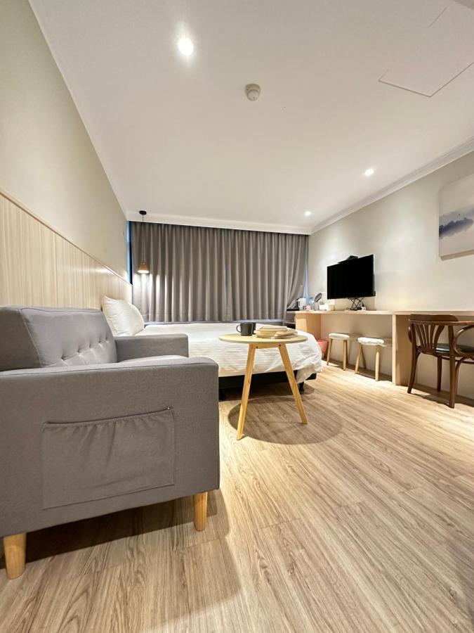 Yoshi Hotel - Tainan Station Branch Exterior photo